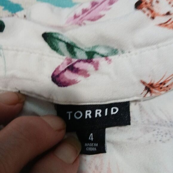 Torrid Women Size 4 Adult Boho Minimalist Shirt with 1 Pocket, 2020. - Picture 5 of 8